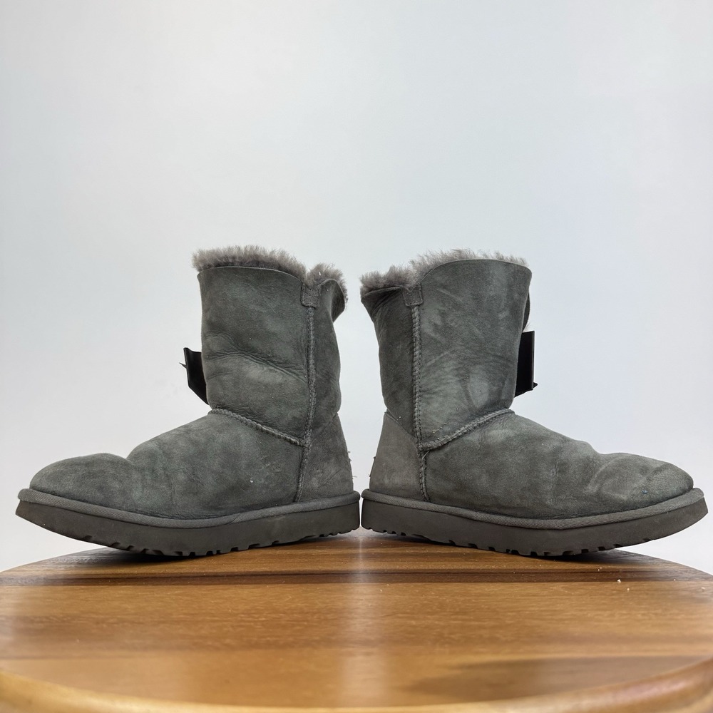 Womens Ugg Daelynn Gray Suede Pull On Mid Bow Accent Boots Booties Size 8 M GUC - Picture 5 of 8